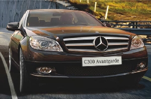 C300 Avantgarde 2010 được kỳ vọng sẽ tiếp tục giúp dòng C-Class giữ "phong độ" là dòng sedan sang trọng bán chạy nhất. - tinkinhte.com